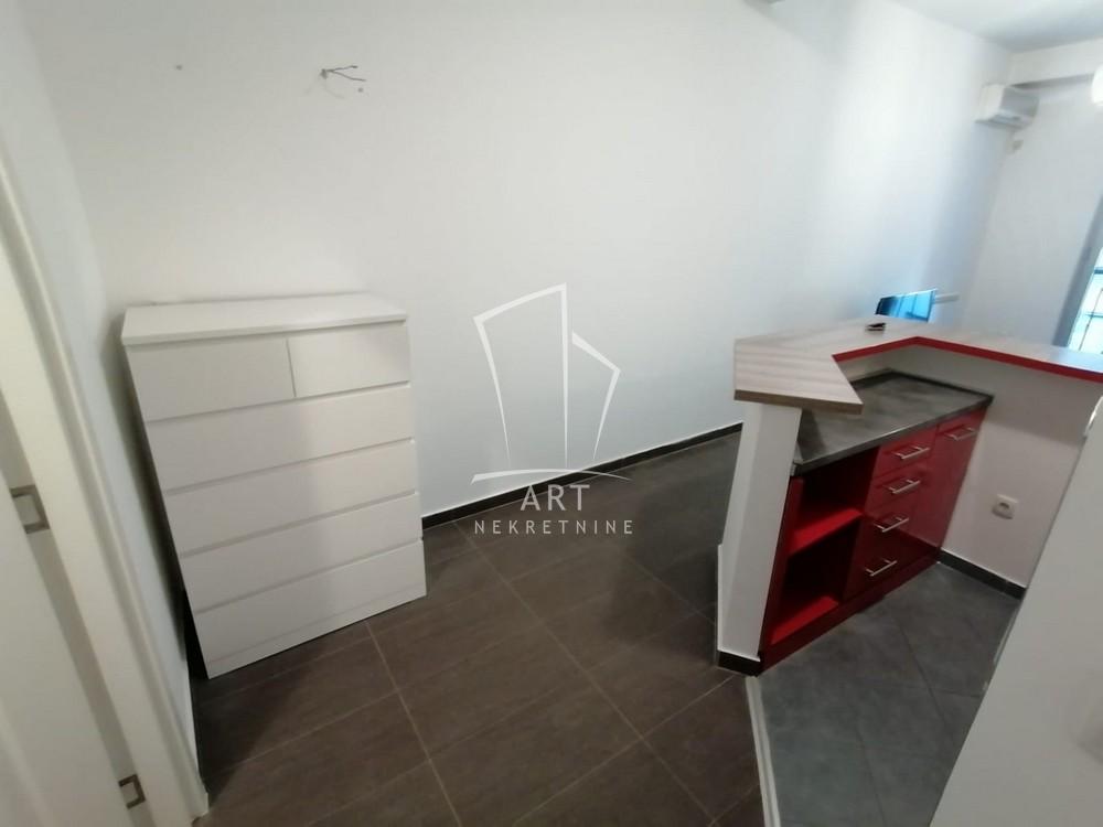 Stan na prodaju u Beogradu, Kalenić pijaca, dvosoban, 32m2, cena 179520 evra