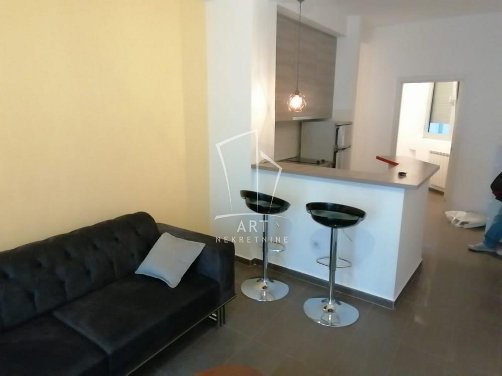 Stan na prodaju u Beogradu, Kalenić pijaca, dvosoban, 32m2, cena 179520 evra