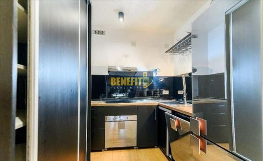 Stan na prodaju u Beogradu, Čubura, cetvorosoban, 97m2, cena 510000 evra