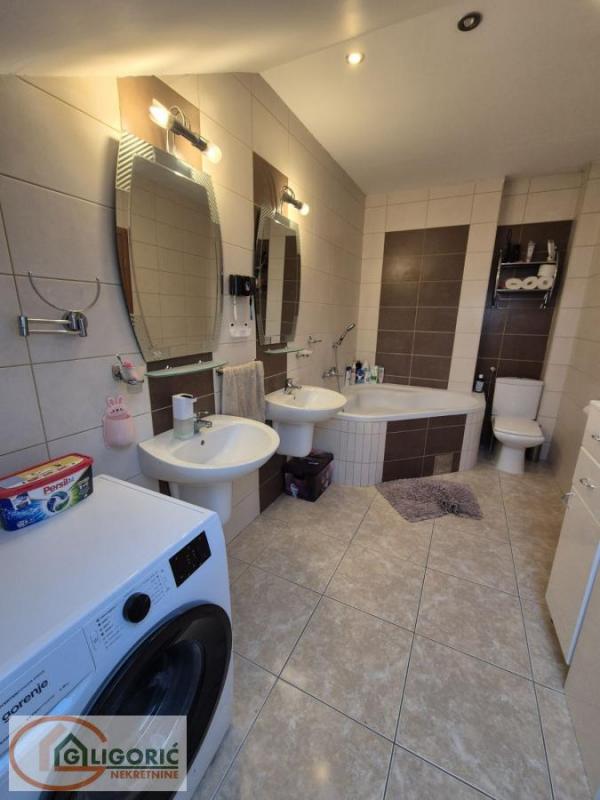 Stan na prodaju u Beogradu, Konjarnik, trosoban, 98m2, cena 212000 evra