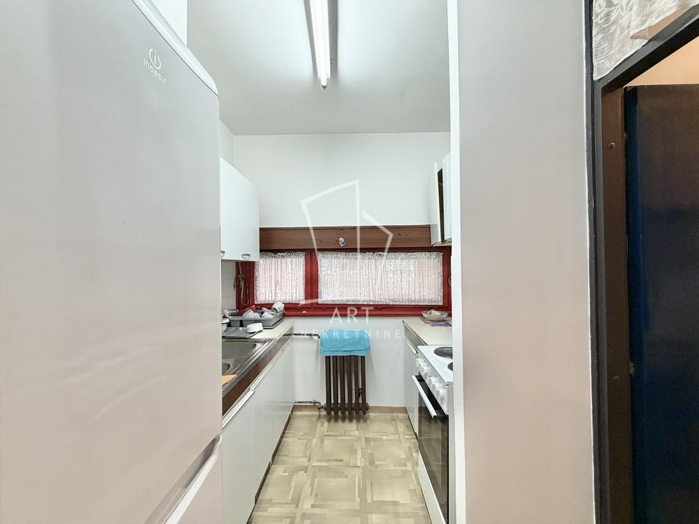 Stan na prodaju u Beogradu, Banjica, cetvorosoban, 85m2, cena 225000 evra