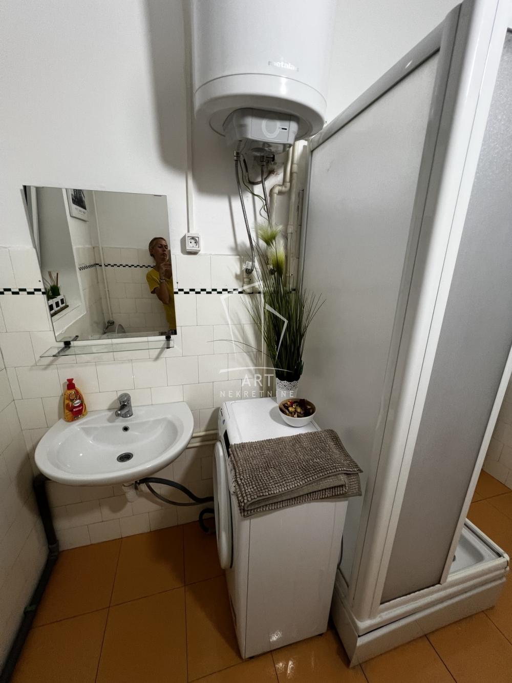 Stan na prodaju u Beogradu, Knez Mihailova, jednoiposoban, 53m2, cena 286000 evra