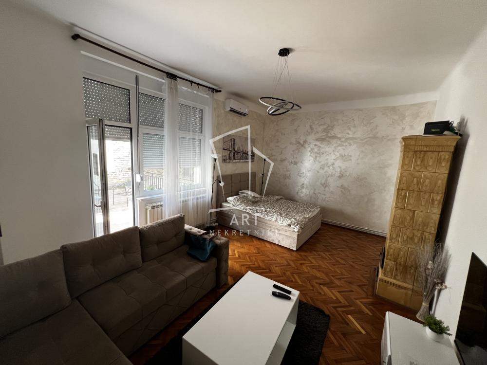 Stan na prodaju u Beogradu, Knez Mihailova, jednoiposoban, 53m2, cena 286000 evra