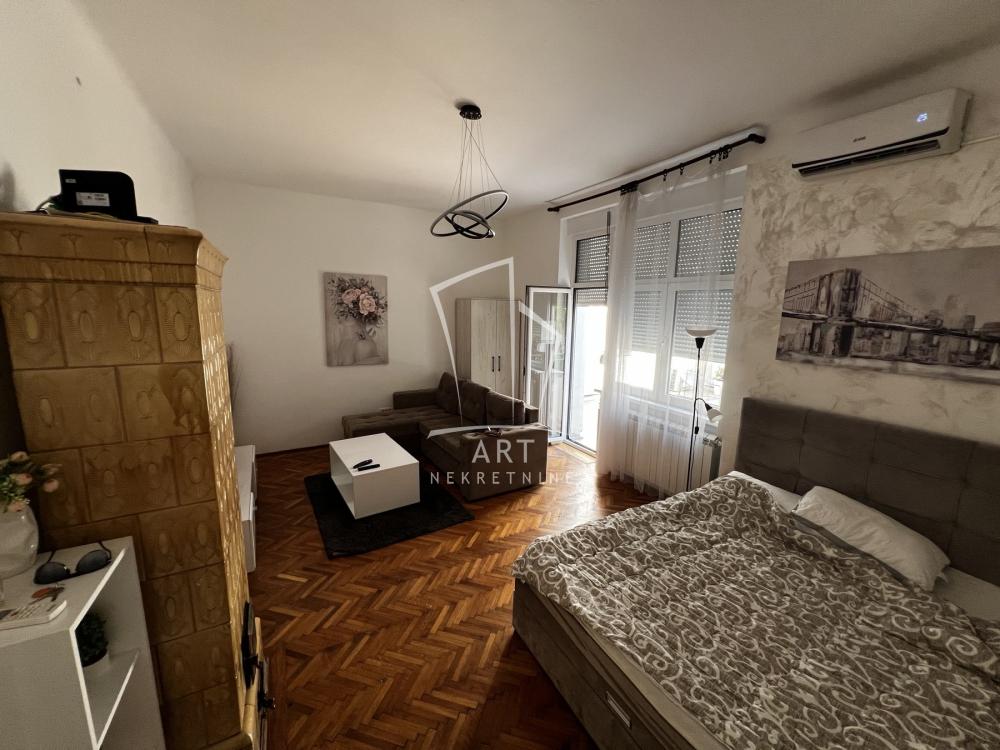 Stan na prodaju u Beogradu, Knez Mihailova, jednoiposoban, 53m2, cena 286000 evra