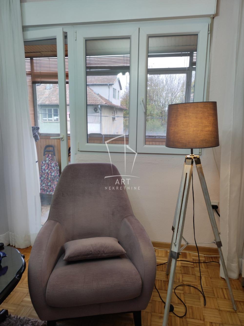 Stan na prodaju u Beogradu, Zemun, cetvorosoban, 50m2, cena 150000 evra