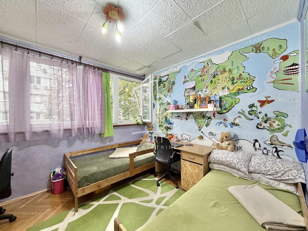 Stan na prodaju u Beogradu, Braće Jerković, troiposoban, 77m2, cena 204000 evra