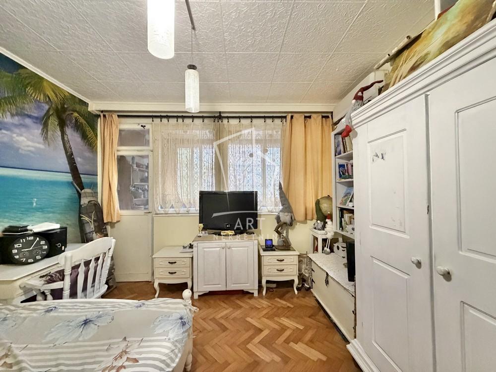 Stan na prodaju u Beogradu, Braće Jerković, troiposoban, 77m2, cena 204000 evra