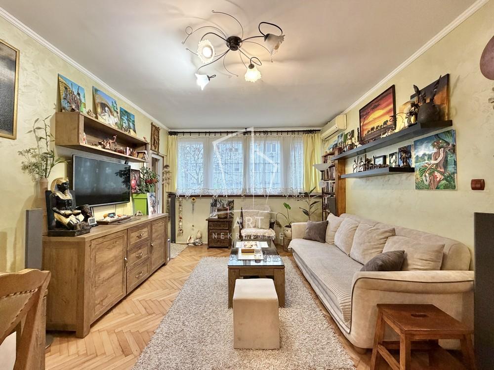 Stan na prodaju u Beogradu, Braće Jerković, troiposoban, 77m2, cena 204000 evra