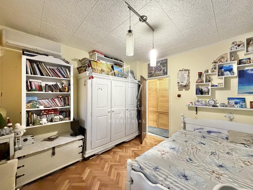 Stan na prodaju u Beogradu, Braće Jerković, troiposoban, 77m2, cena 204000 evra