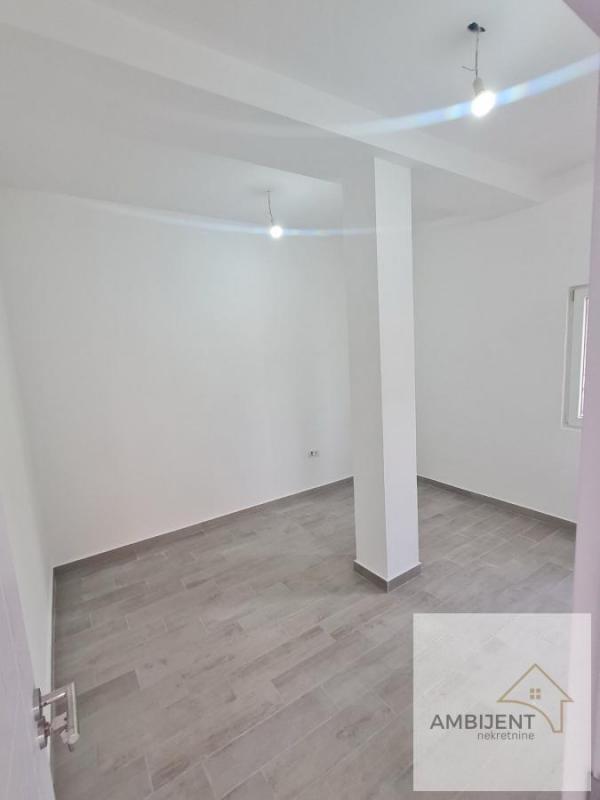 Stan na prodaju u Beogradu, Batajnica, trosoban, 73m2, cena 125000 evra