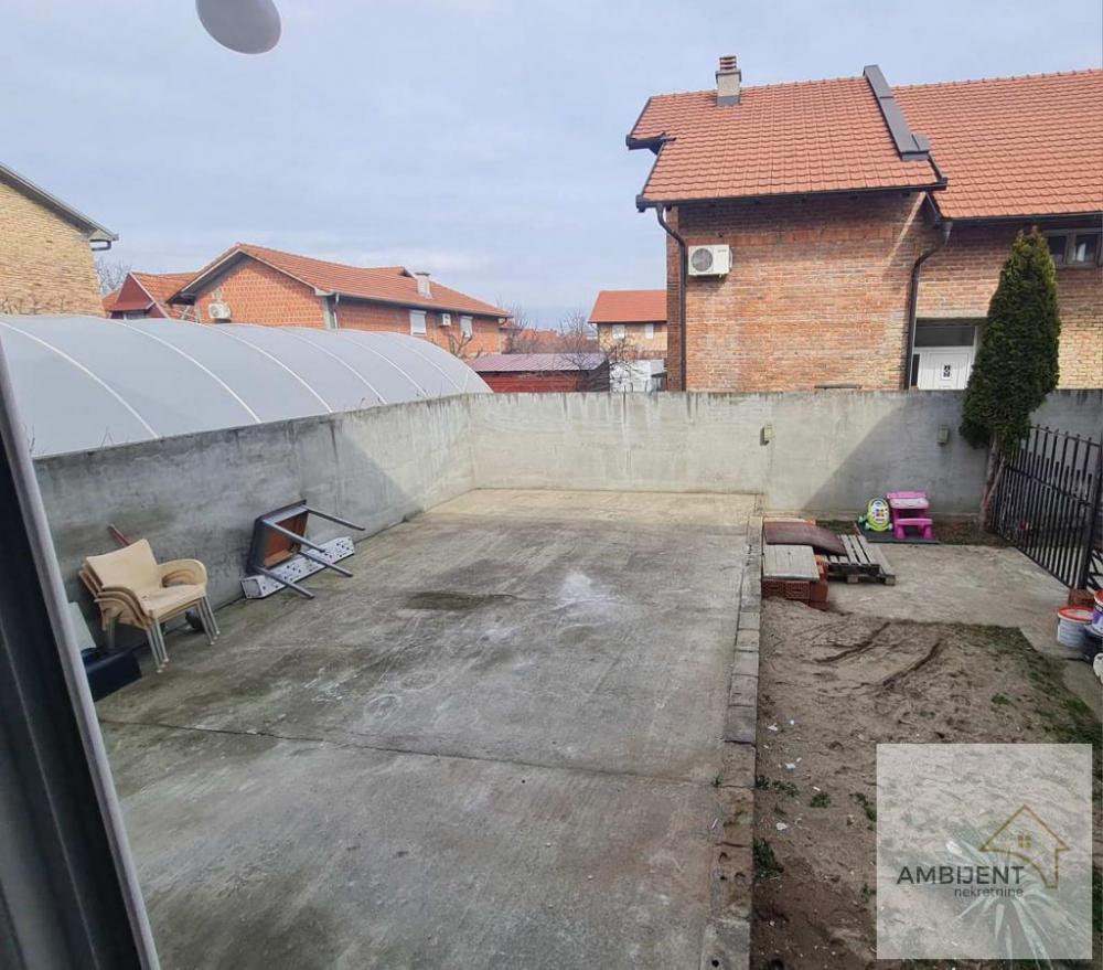 Stan na prodaju u Beogradu, Batajnica, trosoban, 73m2, cena 125000 evra