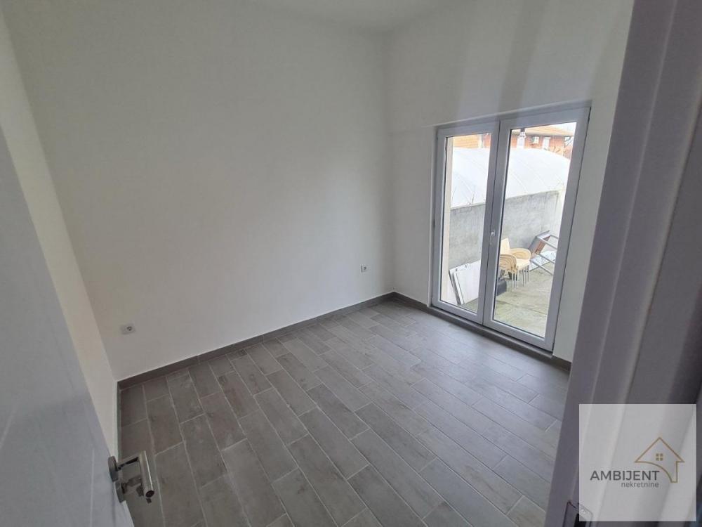 Stan na prodaju u Beogradu, Batajnica, trosoban, 73m2, cena 125000 evra