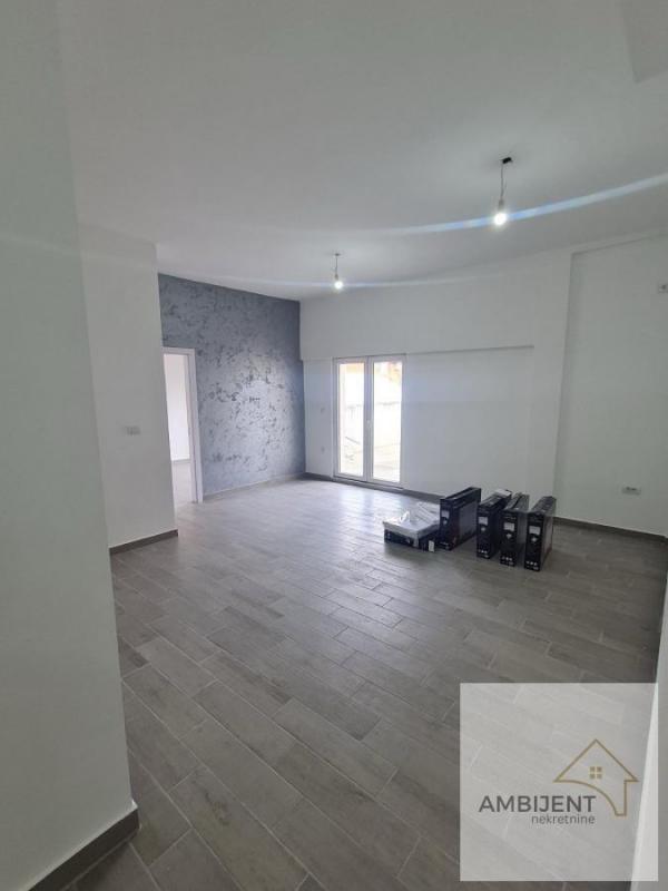 Stan na prodaju u Beogradu, Batajnica, trosoban, 73m2, cena 125000 evra