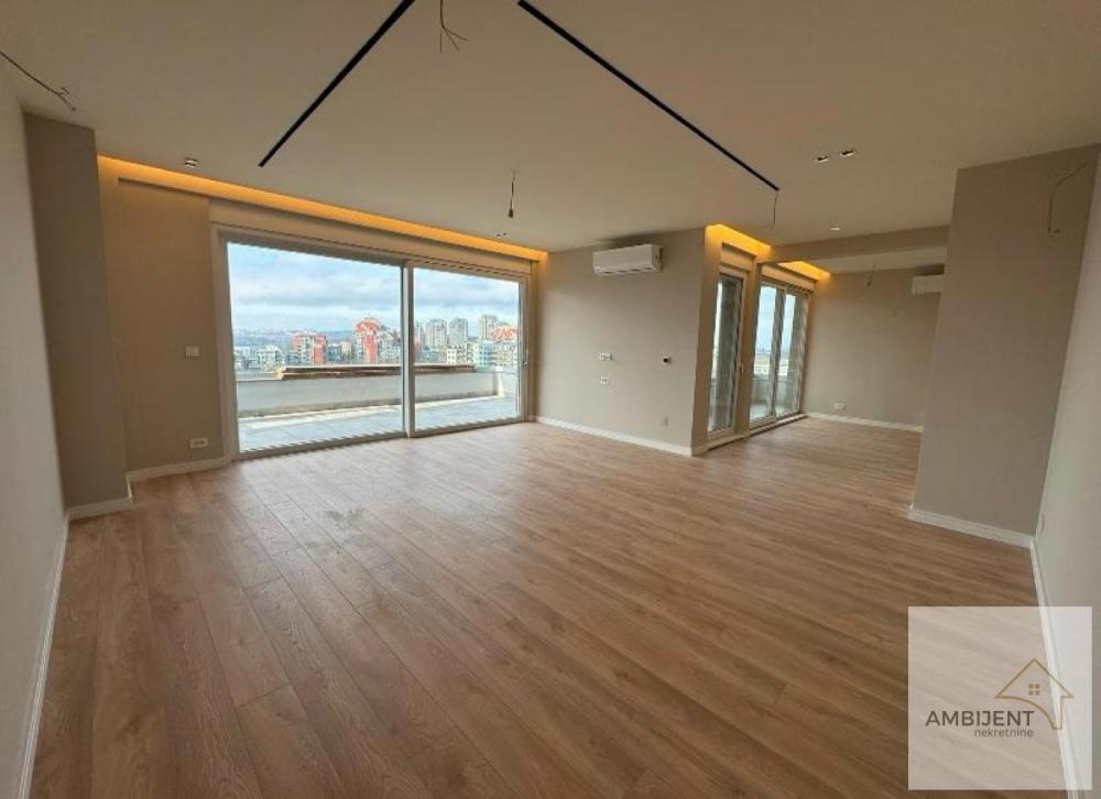 Stan na prodaju u Beogradu, Naselje Stepa Stepanović, cetvorosoban, 158m2, cena 523875 evra