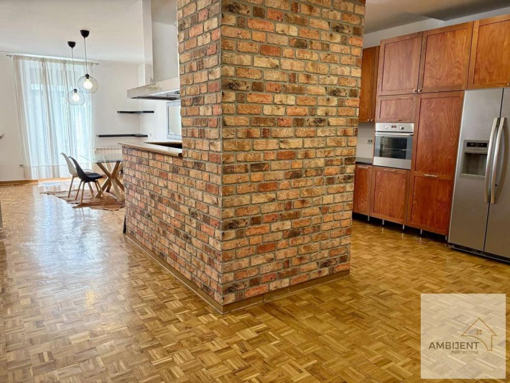 Stan na prodaju u Beogradu, Kosančićev venac, trosoban, 144m2, cena 450000 evra