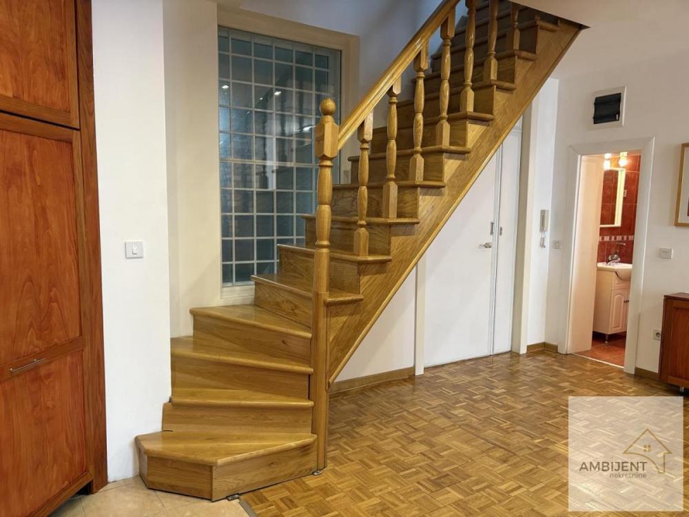 Stan na prodaju u Beogradu, Kosančićev venac, trosoban, 144m2, cena 450000 evra