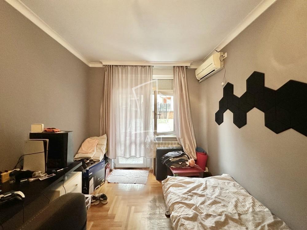 Stan na prodaju u Beogradu, Crveni Krst, trosoban, 111m2, cena 305000 evra