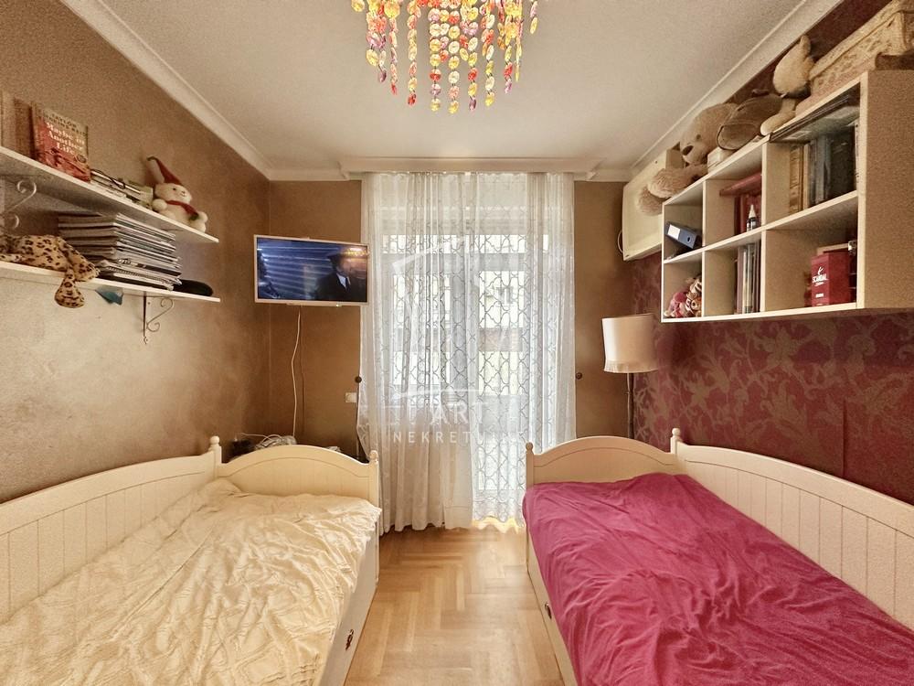 Stan na prodaju u Beogradu, Crveni Krst, trosoban, 111m2, cena 305000 evra