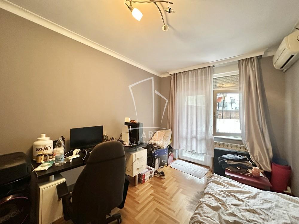 Stan na prodaju u Beogradu, Crveni Krst, trosoban, 111m2, cena 305000 evra