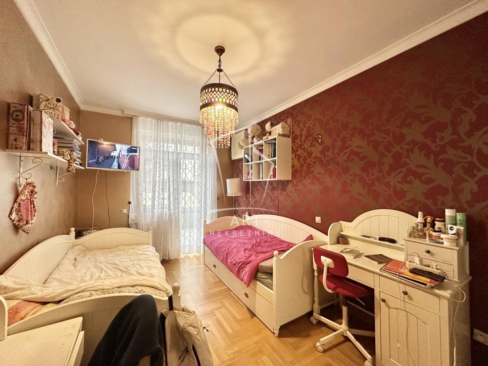 Stan na prodaju u Beogradu, Crveni Krst, trosoban, 111m2, cena 305000 evra