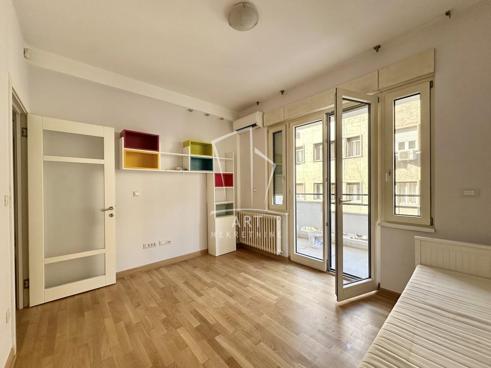 Stan na prodaju u Beogradu, Vračar, cetvorosoban, 96m2, cena 499000 evra