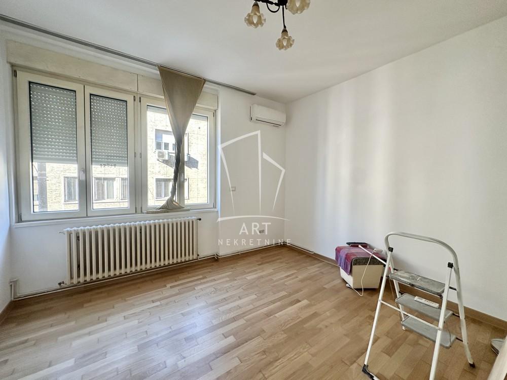 Stan na prodaju u Beogradu, Vračar, cetvorosoban, 96m2, cena 499000 evra