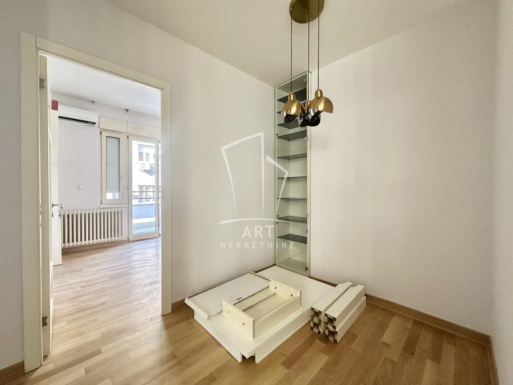 Stan na prodaju u Beogradu, Vračar, cetvorosoban, 96m2, cena 499000 evra