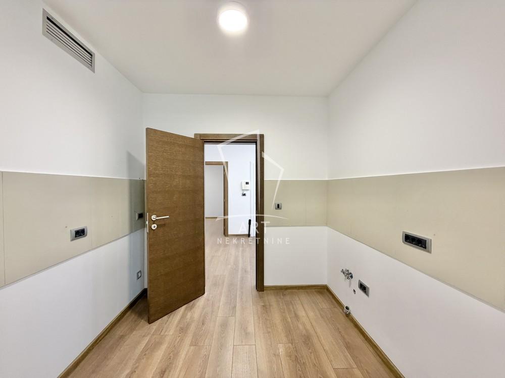 Stan na prodaju u Beogradu, Žarkovo, dvoiposoban, 70m2, cena 210000 evra