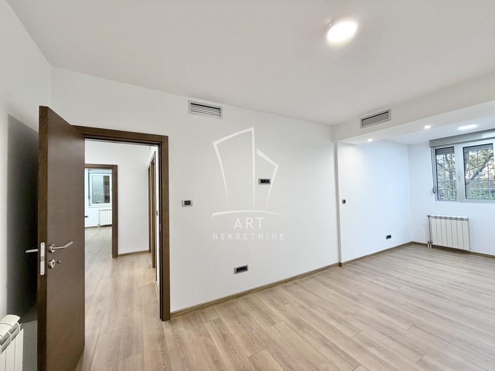 Stan na prodaju u Beogradu, Žarkovo, dvoiposoban, 70m2, cena 210000 evra