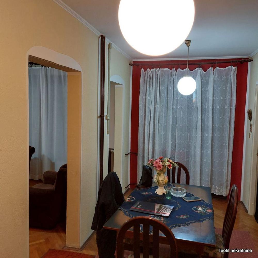 Stan na prodaju u Beogradu, Novi Beograd, troiposoban, 85m2, cena 252000 evra