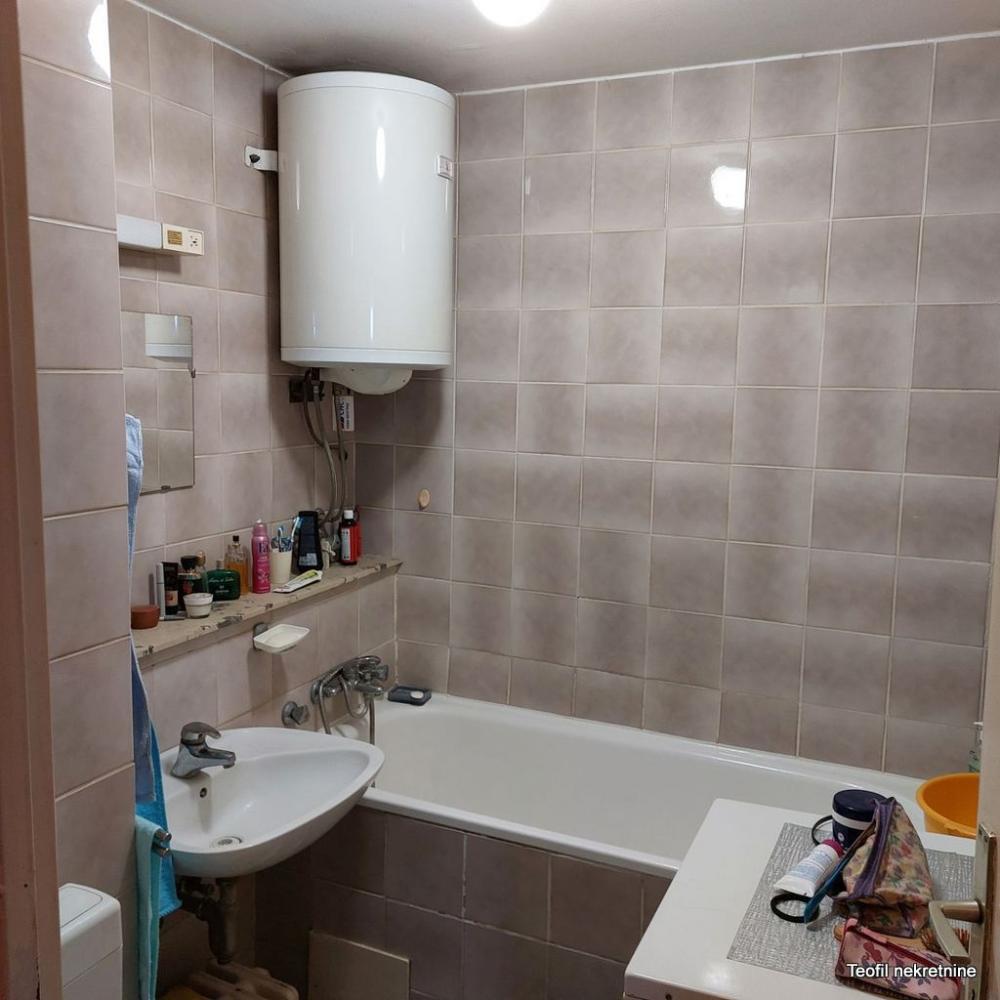 Stan na prodaju u Beogradu, Novi Beograd, troiposoban, 85m2, cena 252000 evra