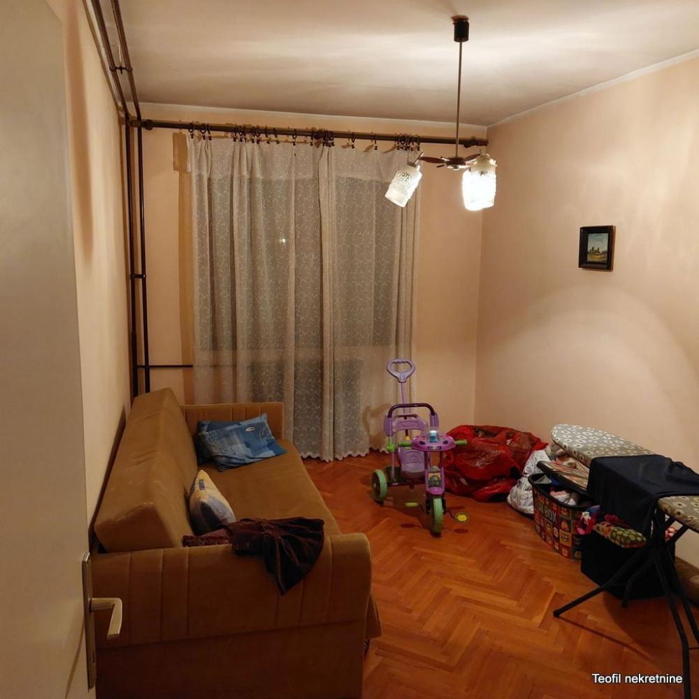 Stan na prodaju u Beogradu, Novi Beograd, troiposoban, 85m2, cena 252000 evra