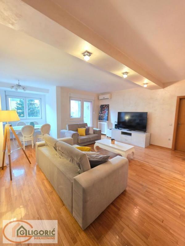 Stan na prodaju u Beogradu, Filmski grad, trosoban, 82m2, cena 215000 evra