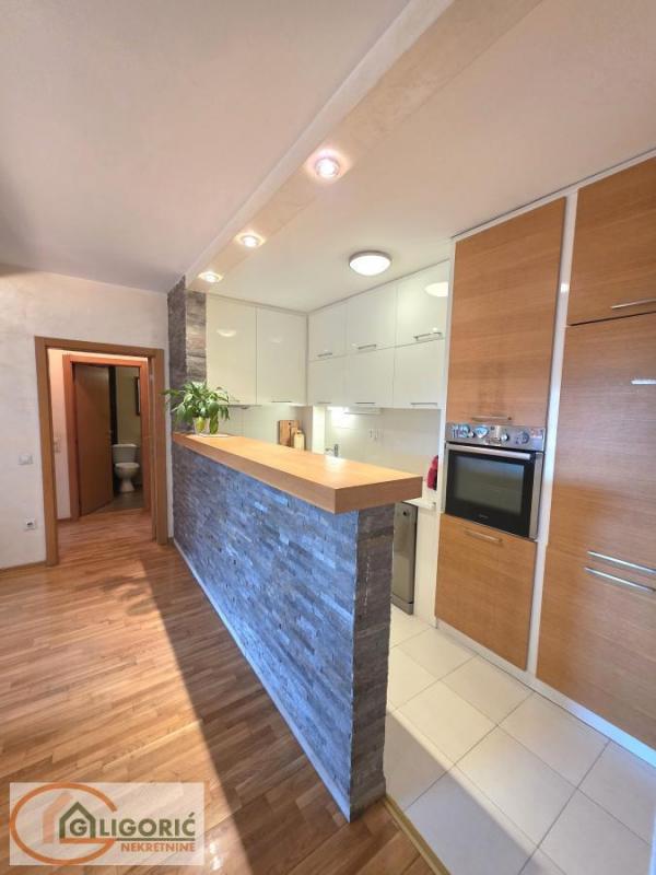 Stan na prodaju u Beogradu, Filmski grad, trosoban, 82m2, cena 215000 evra