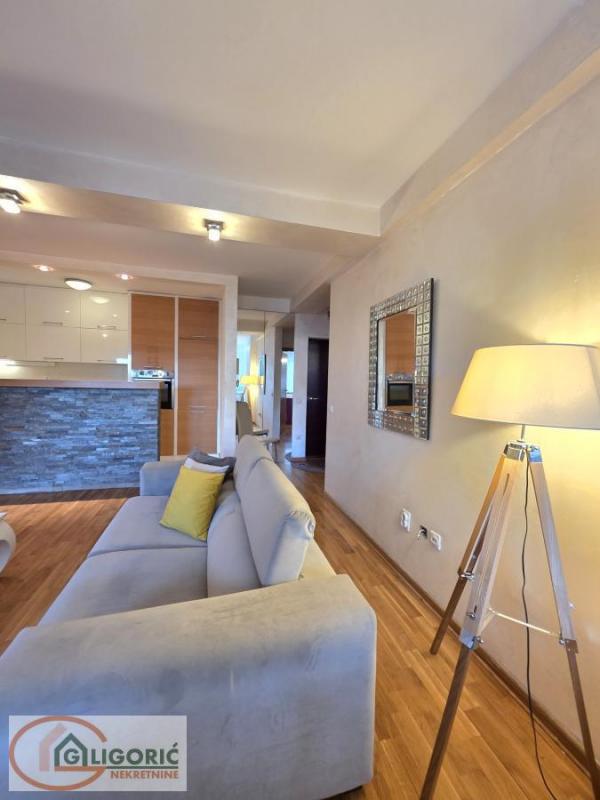 Stan na prodaju u Beogradu, Filmski grad, trosoban, 82m2, cena 215000 evra