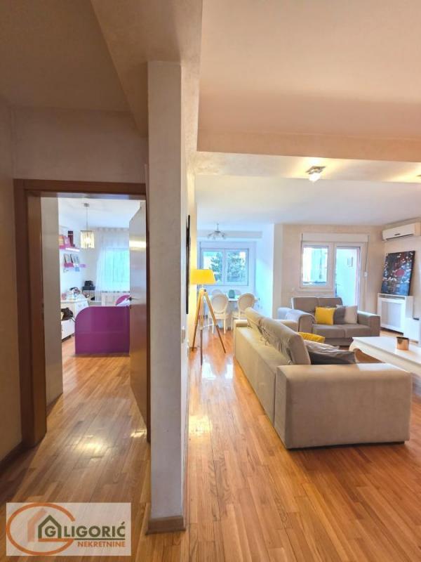 Stan na prodaju u Beogradu, Filmski grad, trosoban, 82m2, cena 215000 evra