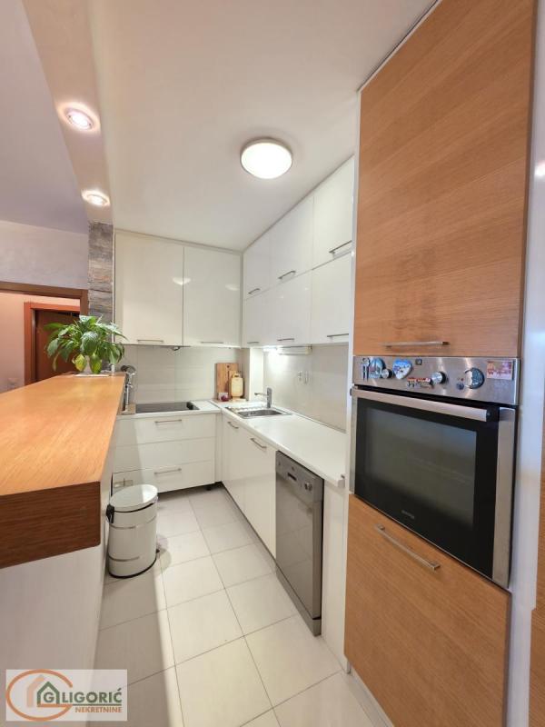 Stan na prodaju u Beogradu, Filmski grad, trosoban, 82m2, cena 215000 evra