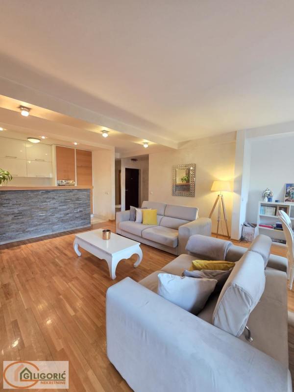 Stan na prodaju u Beogradu, Filmski grad, trosoban, 82m2, cena 215000 evra