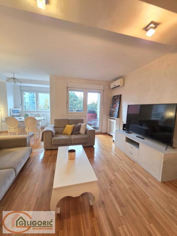 Stan na prodaju u Beogradu, Filmski grad, trosoban, 82m2, cena 215000 evra