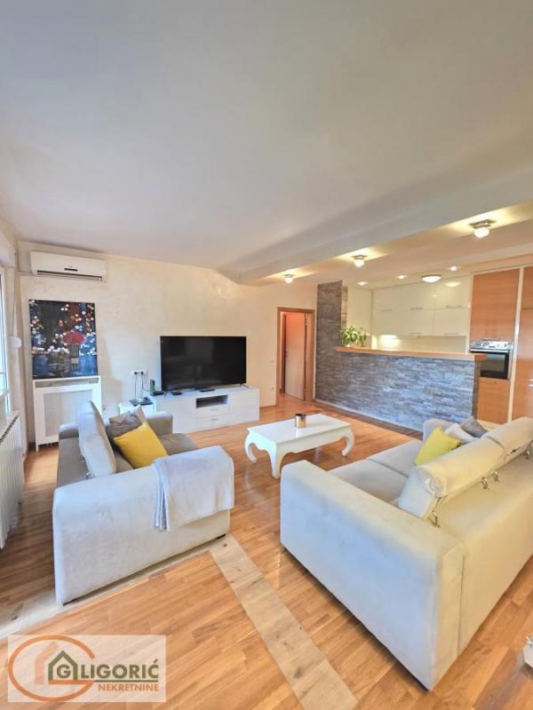 Stan na prodaju u Beogradu, Filmski grad, trosoban, 82m2, cena 215000 evra