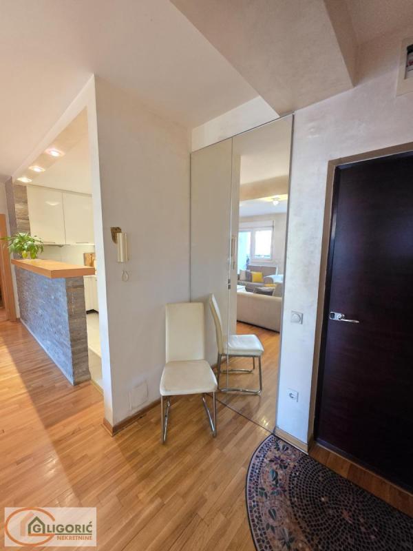 Stan na prodaju u Beogradu, Filmski grad, trosoban, 82m2, cena 215000 evra