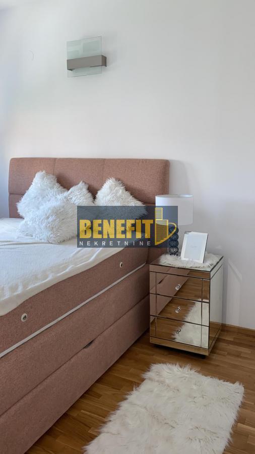 Stan na prodaju u Beogradu, Krnjača, cetvorosoban, 85m2, cena 284000 evra