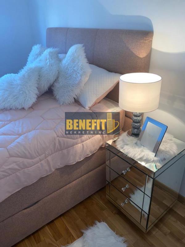 Stan na prodaju u Beogradu, Krnjača, cetvorosoban, 85m2, cena 284000 evra