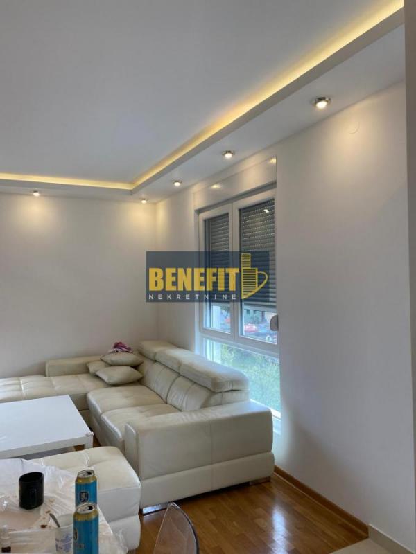 Stan na prodaju u Beogradu, Krnjača, cetvorosoban, 85m2, cena 284000 evra