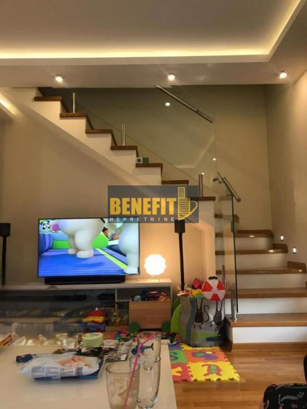 Stan na prodaju u Beogradu, Krnjača, cetvorosoban, 85m2, cena 284000 evra