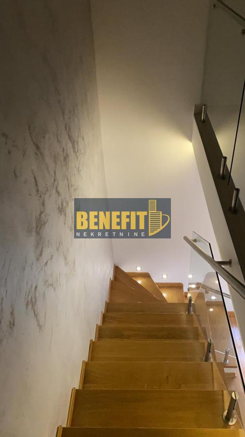 Stan na prodaju u Beogradu, Krnjača, cetvorosoban, 85m2, cena 284000 evra