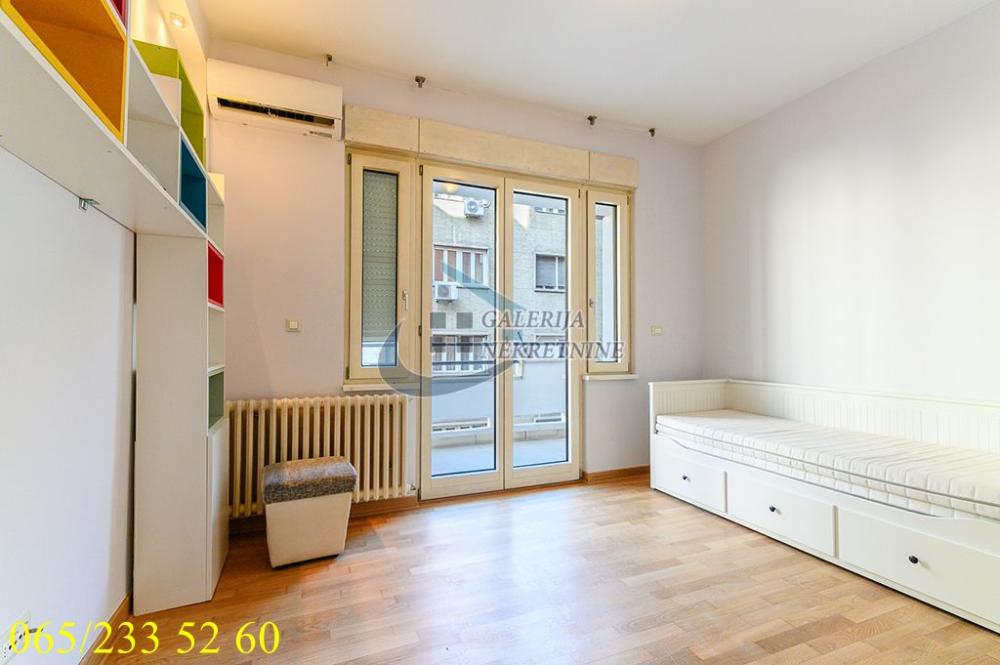 Stan na prodaju u Beogradu, Vračar, cetvorosoban, 105m2, cena 499000 evra