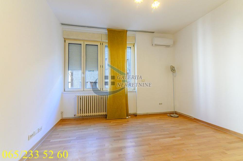 Stan na prodaju u Beogradu, Vračar, cetvorosoban, 105m2, cena 499000 evra