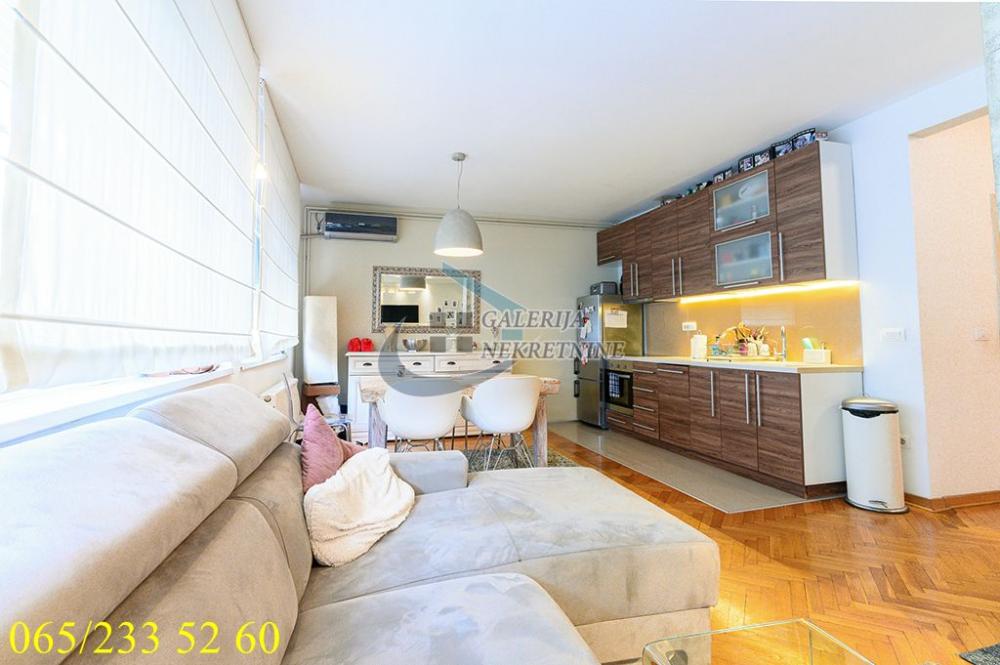 Stan na prodaju u Beogradu, Zvezdara, troiposoban, 74m2, cena 273800 evra