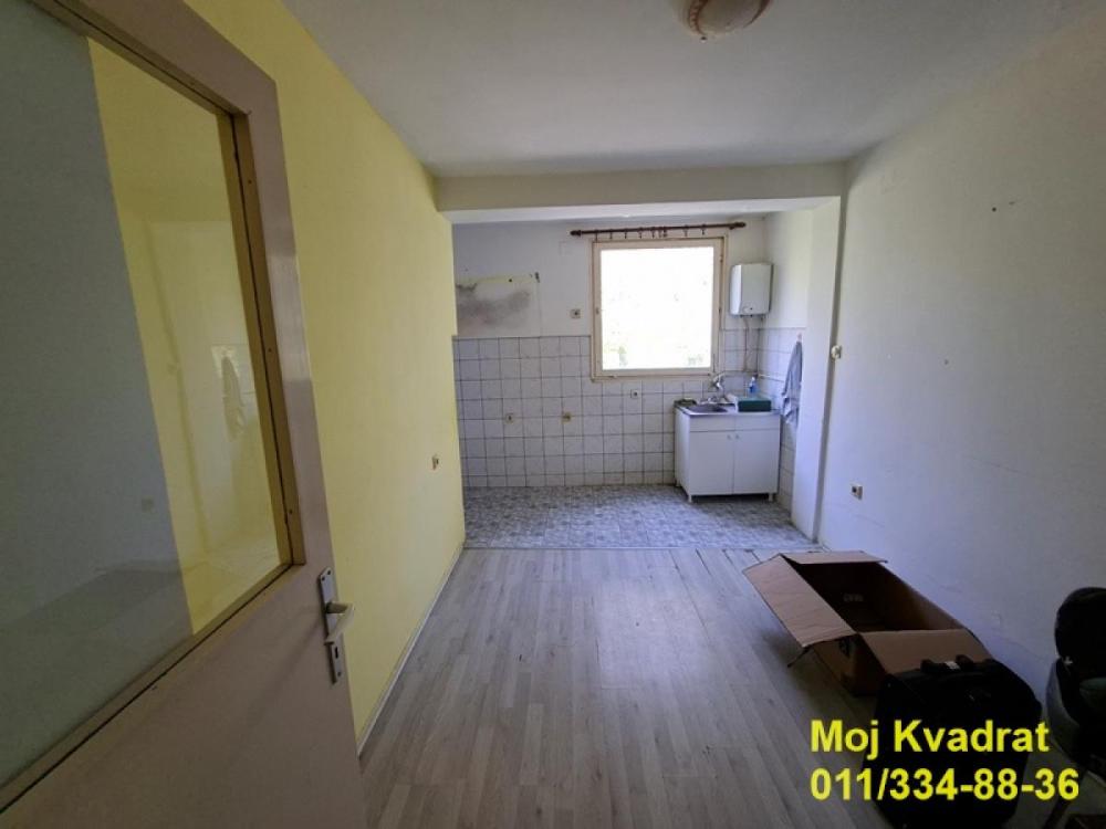 Stan na prodaju u Beogradu, Cerak, trosoban, 76m2, cena 150000 evra